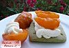 Shortbread matcha, chèvre et abricots pochés, sorbet nèfle/abricot