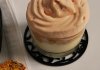 Crème au chocolat blanc, chantilly à l'orange sanguine et son biscotti aux pignons