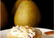 Poires farcies au chèvre, pignon et basilic