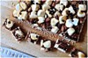 Butterscotch Marshmallow Bars / Barres sablées au caramel, chamallow et noix