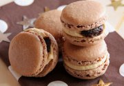 Macarons au chocolat garnis au foie gras & aux figues