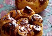 Brioche doudou : carambars et noix de pécan, et crème anglaise aux carambars