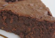 le gâteau au chocolat qui a un pois chiche dans le ventre
