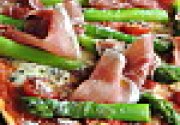 Pizza printaniere aux asperges, chiffonade de jambon et gorgonzola