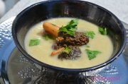 Velouté d'asperges aux morilles