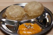 Aamrass Puri – Purée de mangues aux pains frits – Pureed mangoes with fried bread