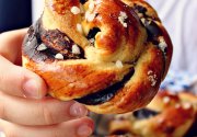 Un Retour avec des Petits Pains Briochés au Lait de Coco & Crème de Cacao
