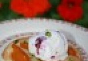 Tarte amandine chaude aux abricots et sa glace au nougat