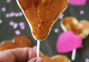Pancakes pops en forme de coeur